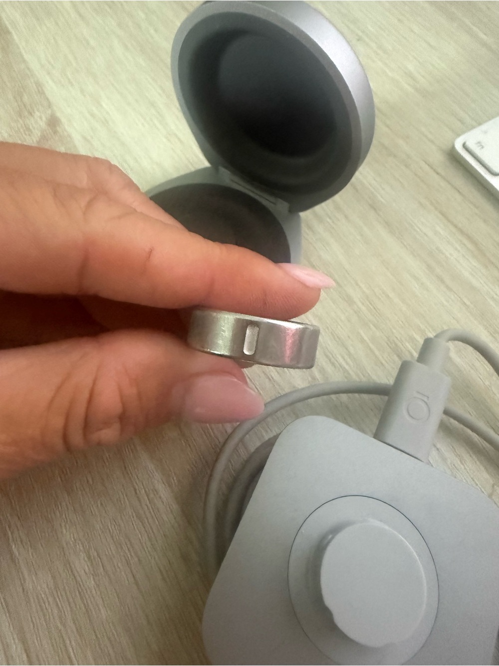 Oura ring 4 and Charger plus travel charger sz 9